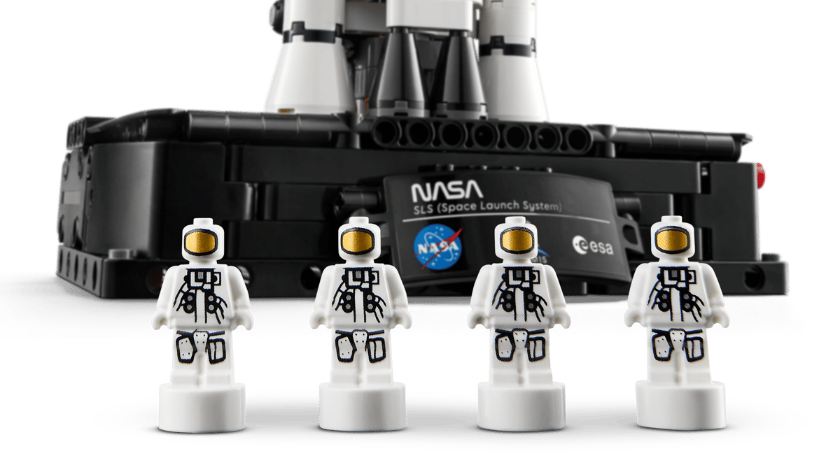 LEGO Technic NASA Artemis Space Launch System Rocket - 42221